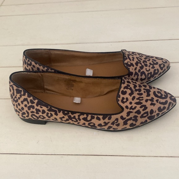 Me tons flats in size 6. # 2515 - Picture 2 of 7